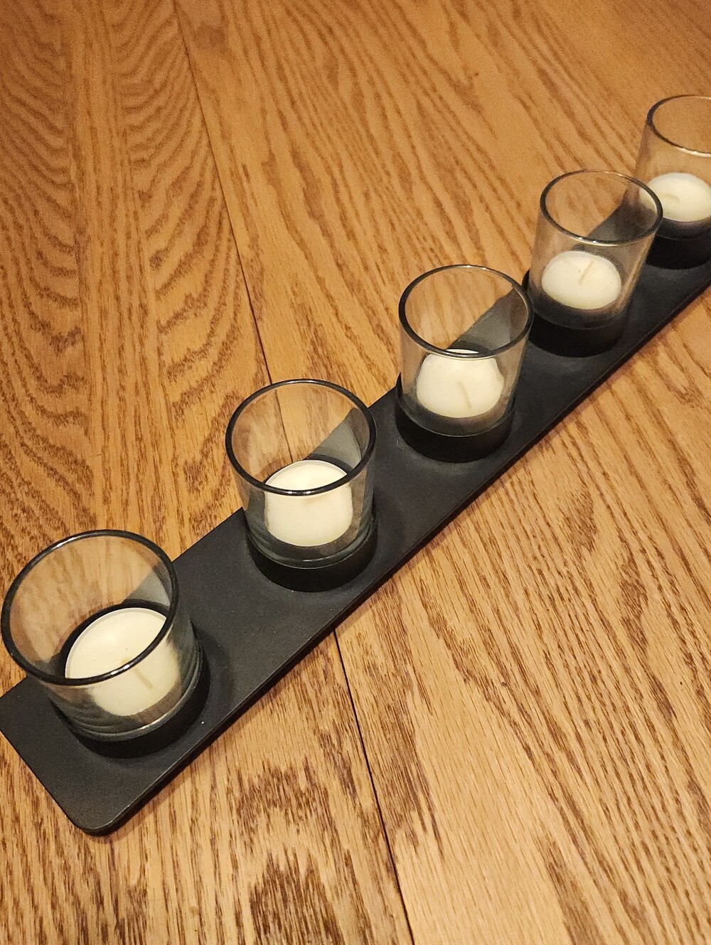 Black Metal 5 - Glass Votive Candle Holder -   White & pink tealight candles